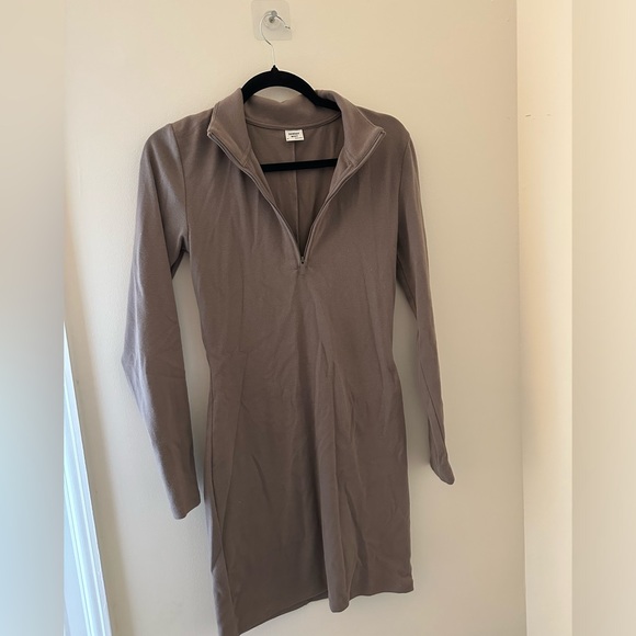 Aritzia Dresses & Skirts - Aritzia Sunday Best Long Sleeve Sweater Dress